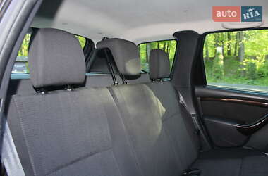 Позашляховик / Кросовер Dacia Duster 2011 в 