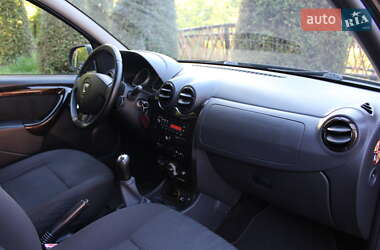 Позашляховик / Кросовер Dacia Duster 2011 в 