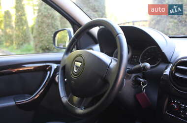Позашляховик / Кросовер Dacia Duster 2011 в 