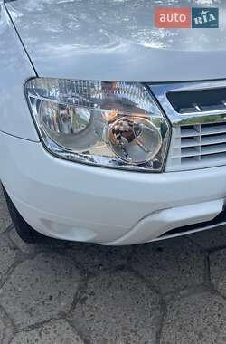 Позашляховик / Кросовер Dacia Duster 2010 в 