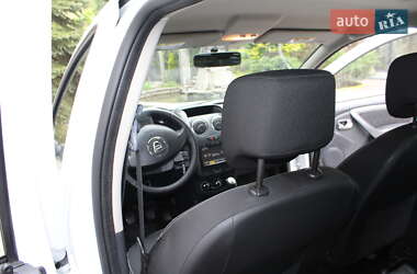 Позашляховик / Кросовер Dacia Duster 2015 в 