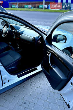 Внедорожник / Кроссовер Dacia Duster 2012 в 