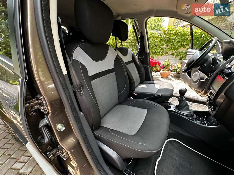 Позашляховик / Кросовер Dacia Duster 2017 в Львові