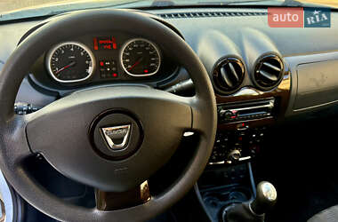 Позашляховик / Кросовер Dacia Duster 2012 в 