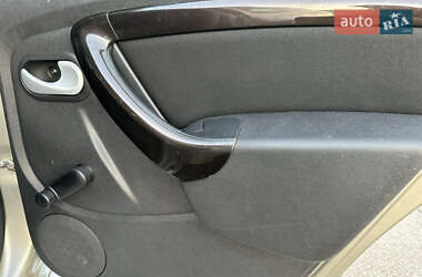 Внедорожник / Кроссовер Dacia Duster 2011 в 