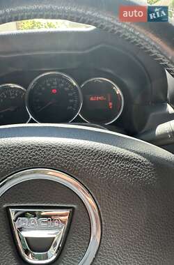 Позашляховик / Кросовер Dacia Duster 2014 в 