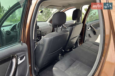 Позашляховик / Кросовер Dacia Duster 2010 в 