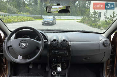 Позашляховик / Кросовер Dacia Duster 2010 в 