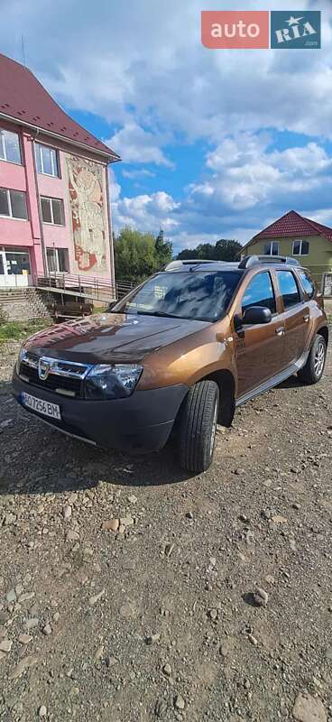 Позашляховик / Кросовер Dacia Duster 2012 в 