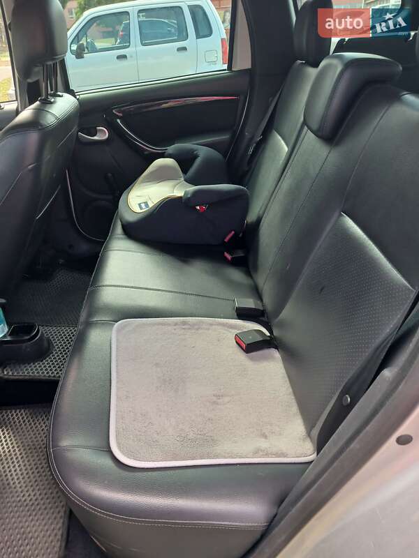 Позашляховик / Кросовер Dacia Duster 2011 в Тячеві