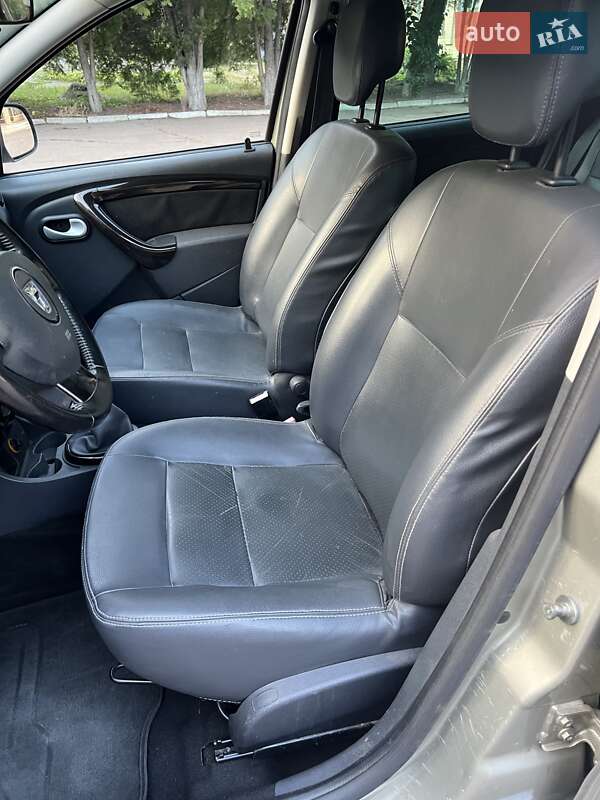 Позашляховик / Кросовер Dacia Duster 2011 в Ніжині фото 32 Позашляховик / Кросовер Dacia Duster 2011 в Ніжині