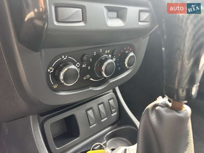 Внедорожник / Кроссовер Dacia Duster 2015 в Нововолынске