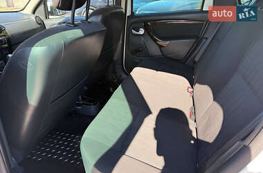 Позашляховик / Кросовер Dacia Duster 2011 в 