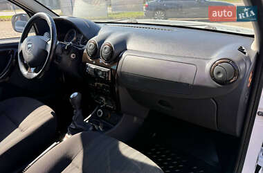 Позашляховик / Кросовер Dacia Duster 2011 в 