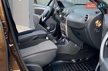 Внедорожник / Кроссовер Dacia Duster 2013 в 