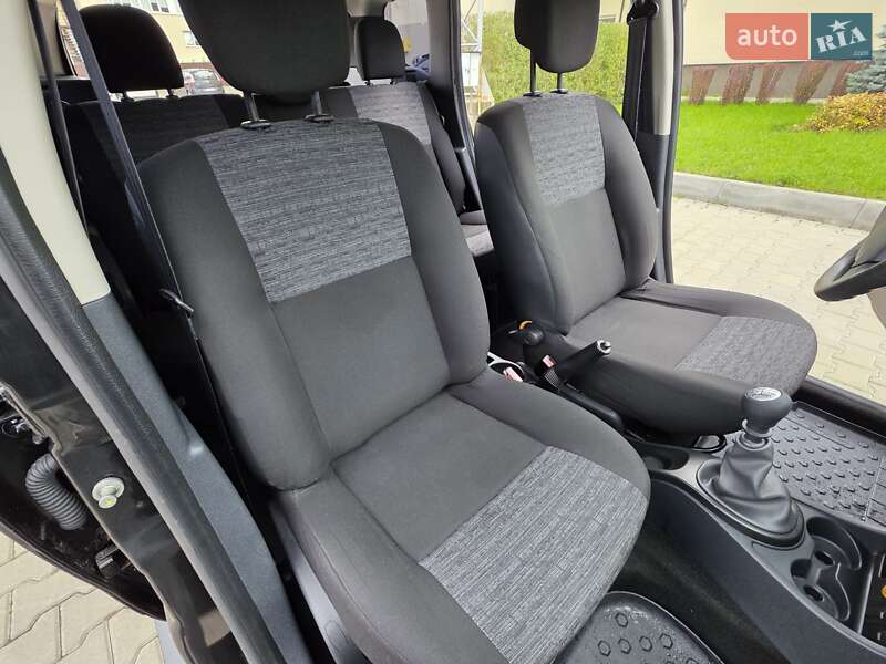 Внедорожник / Кроссовер Dacia Duster 2010 в Луцке фото 36 Внедорожник / Кроссовер Dacia Duster 2010 в Луцке