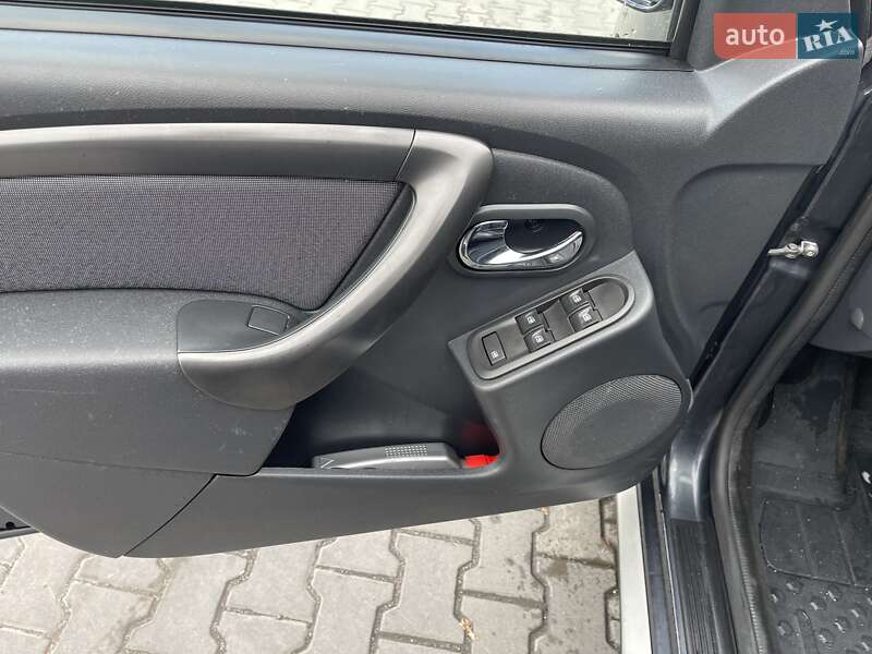 Позашляховик / Кросовер Dacia Duster 2016 в Луцьку