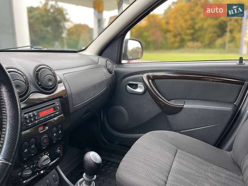 Позашляховик / Кросовер Dacia Duster 2010 в Радивиліві