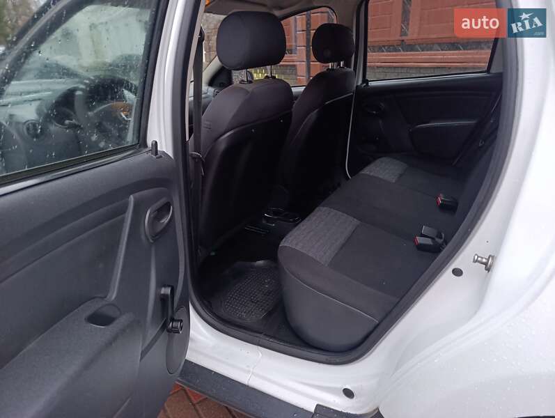 Позашляховик / Кросовер Dacia Duster 2013 в Звягелі