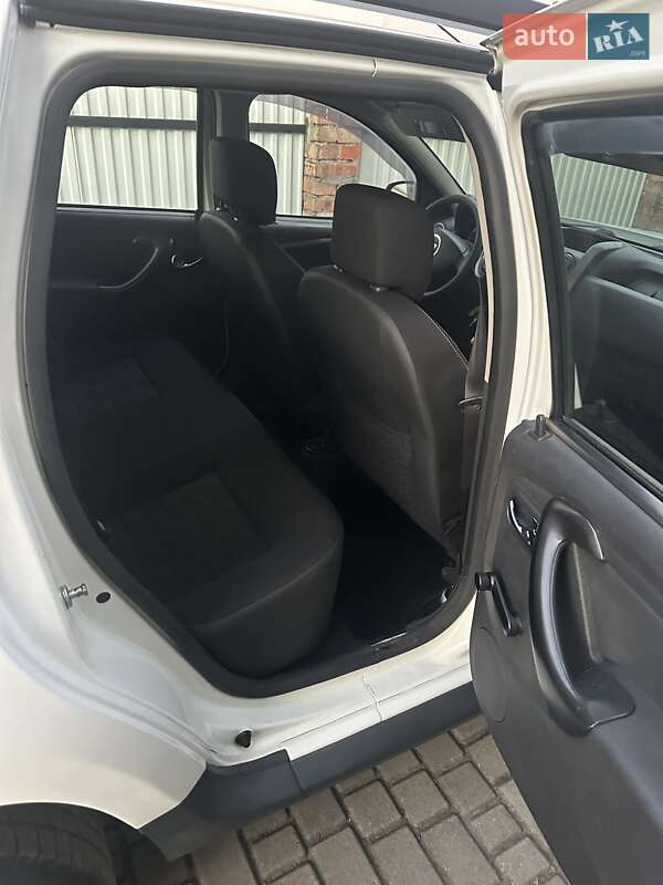 Внедорожник / Кроссовер Dacia Duster 2014 в Луцке фото 21 Внедорожник / Кроссовер Dacia Duster 2014 в Луцке