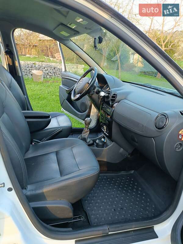 Позашляховик / Кросовер Dacia Duster 2011 в Верховині