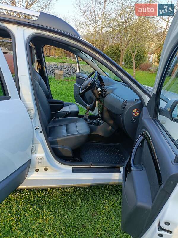 Позашляховик / Кросовер Dacia Duster 2011 в Верховині