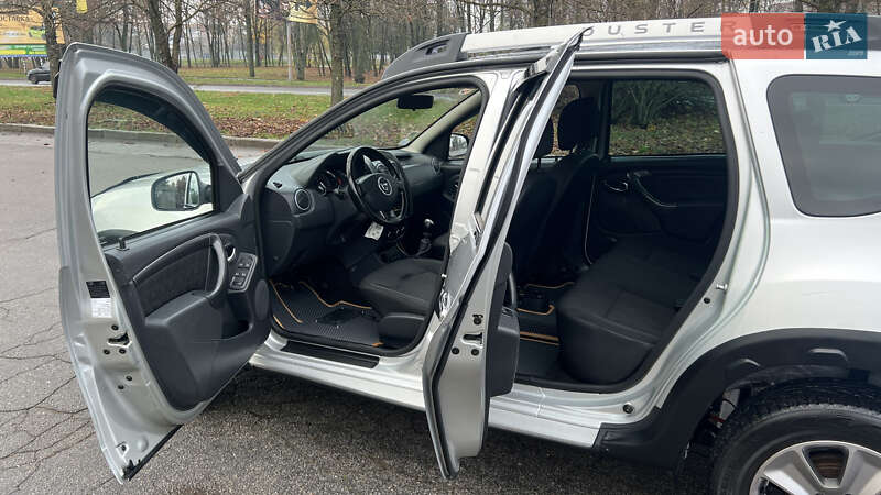 Позашляховик / Кросовер Dacia Duster 2015 в Умані