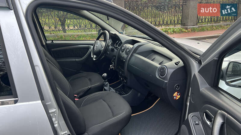 Позашляховик / Кросовер Dacia Duster 2015 в Умані