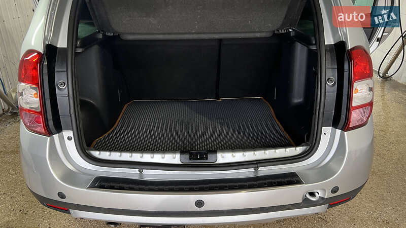 Позашляховик / Кросовер Dacia Duster 2015 в Умані