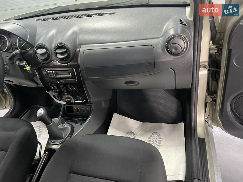 Внедорожник / Кроссовер Dacia Duster 2011 в Стрые