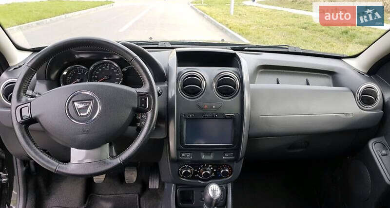 Позашляховик / Кросовер Dacia Duster 2016 в Звенигородці