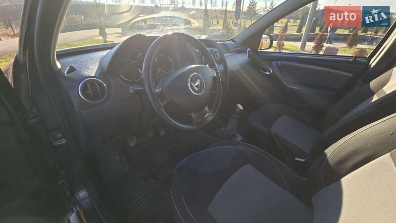 Позашляховик / Кросовер Dacia Duster 2016 в Чернівцях