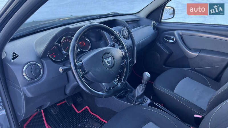 Позашляховик / Кросовер Dacia Duster 2016 в Умані