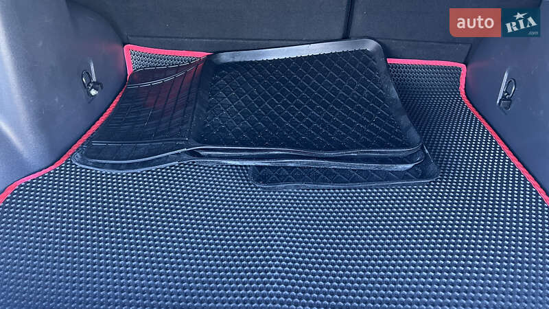 Позашляховик / Кросовер Dacia Duster 2016 в Умані