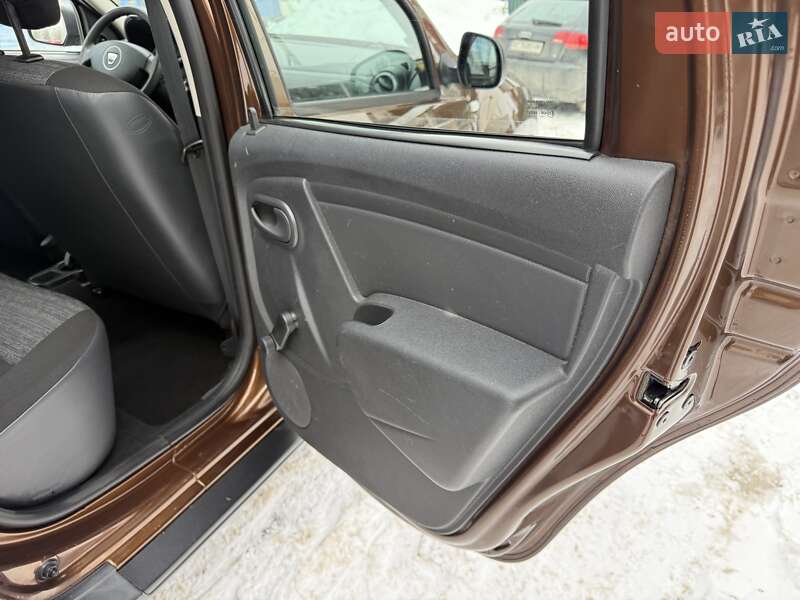 Позашляховик / Кросовер Dacia Duster 2011 в Луцьку