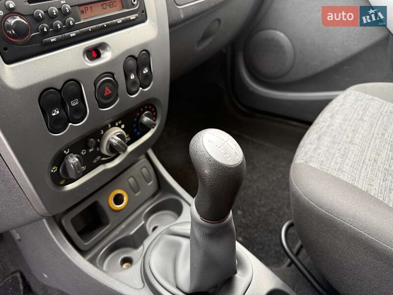 Позашляховик / Кросовер Dacia Duster 2011 в Луцьку