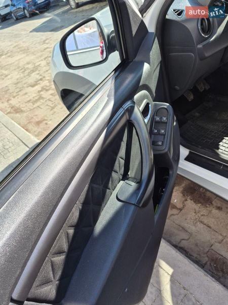 Позашляховик / Кросовер Dacia Duster 2014 в Бучі