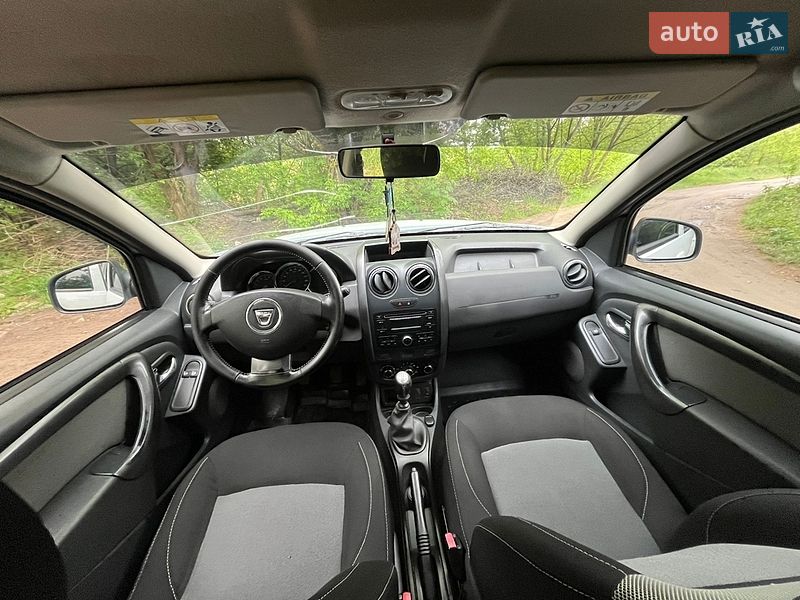 Позашляховик / Кросовер Dacia Duster 2016 в Львові