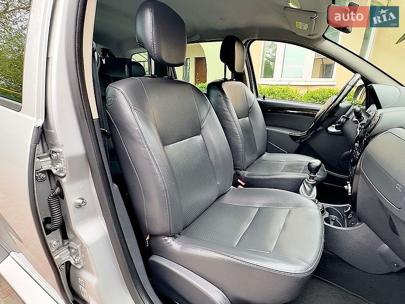 Внедорожник / Кроссовер Dacia Duster 2012 в Хороле фото 29 Внедорожник / Кроссовер Dacia Duster 2012 в Хороле