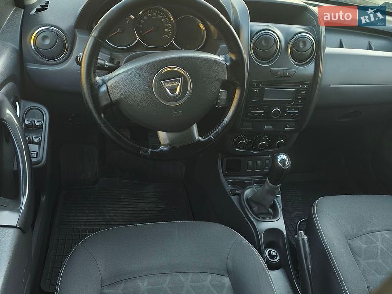 Позашляховик / Кросовер Dacia Duster 2015 в Мені