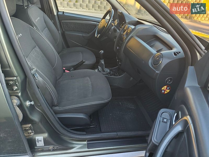Позашляховик / Кросовер Dacia Duster 2015 в Мені