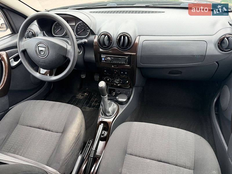 Позашляховик / Кросовер Dacia Duster 2011 в Дубні