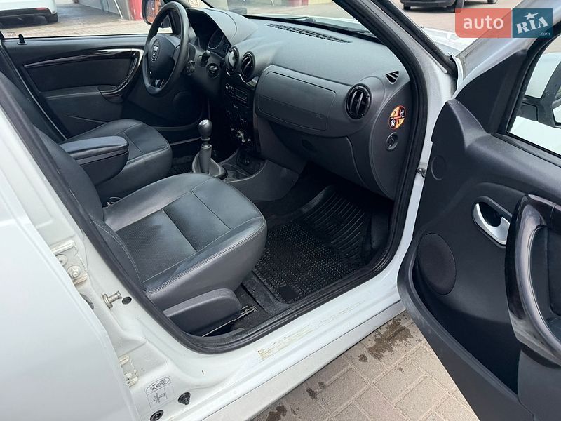 Позашляховик / Кросовер Dacia Duster 2012 в Дубні