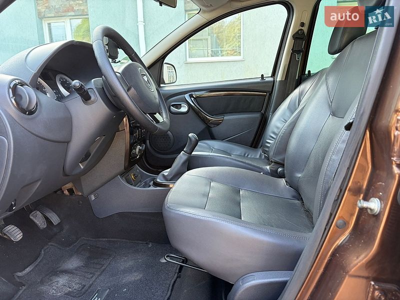 Позашляховик / Кросовер Dacia Duster 2011 в Луцьку