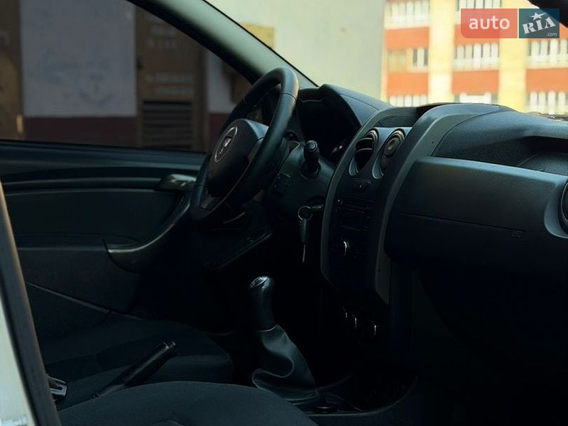 Позашляховик / Кросовер Dacia Duster 2016 в Бурштині