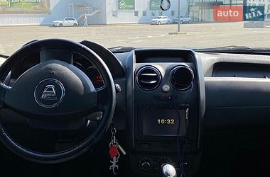 Позашляховик / Кросовер Dacia Duster 2014 в Києві