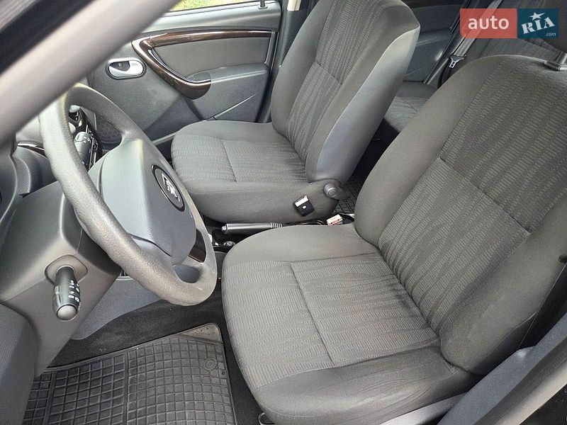 Внедорожник / Кроссовер Dacia Duster 2011 в Каменском