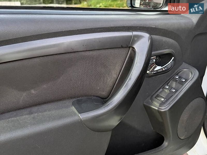 Позашляховик / Кросовер Dacia Duster 2016 в Львові