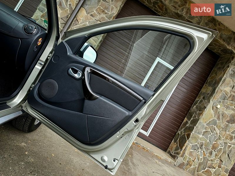 Позашляховик / Кросовер Dacia Duster 2011 в Луцьку