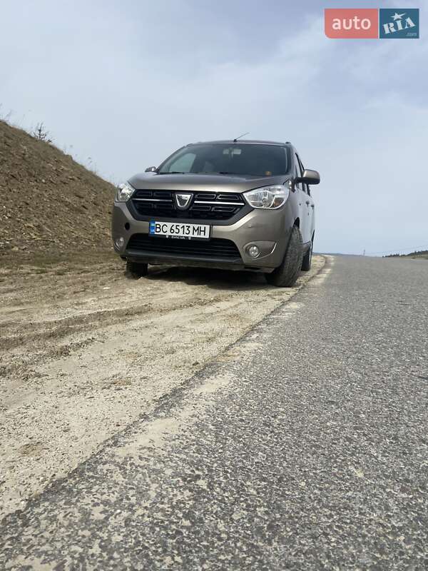 Мінівен Dacia Lodgy 2012 в Львові